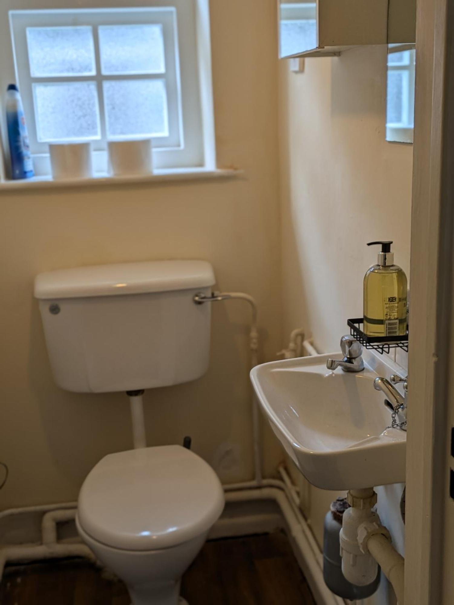 Little Brewers Escape To The Foot Of Gold Hill Dorset Apartment