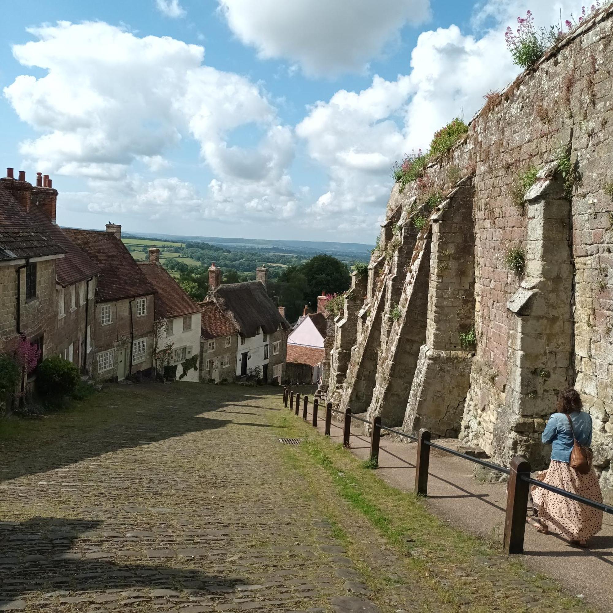 Little Brewers Escape To The Foot Of Gold Hill Dorset Shaftesbury
